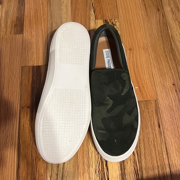 NWOT • Steve Madden • Camo • Platform - Picture 3 of 5